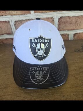 RAIDERS New Era Two-Tone FITTED 7 1/4 Hat - White & Black